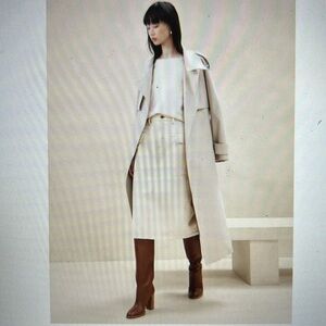 NWT Banana Republic Harlow Denim Cargo Skirt size 4 Ecru. Current Season